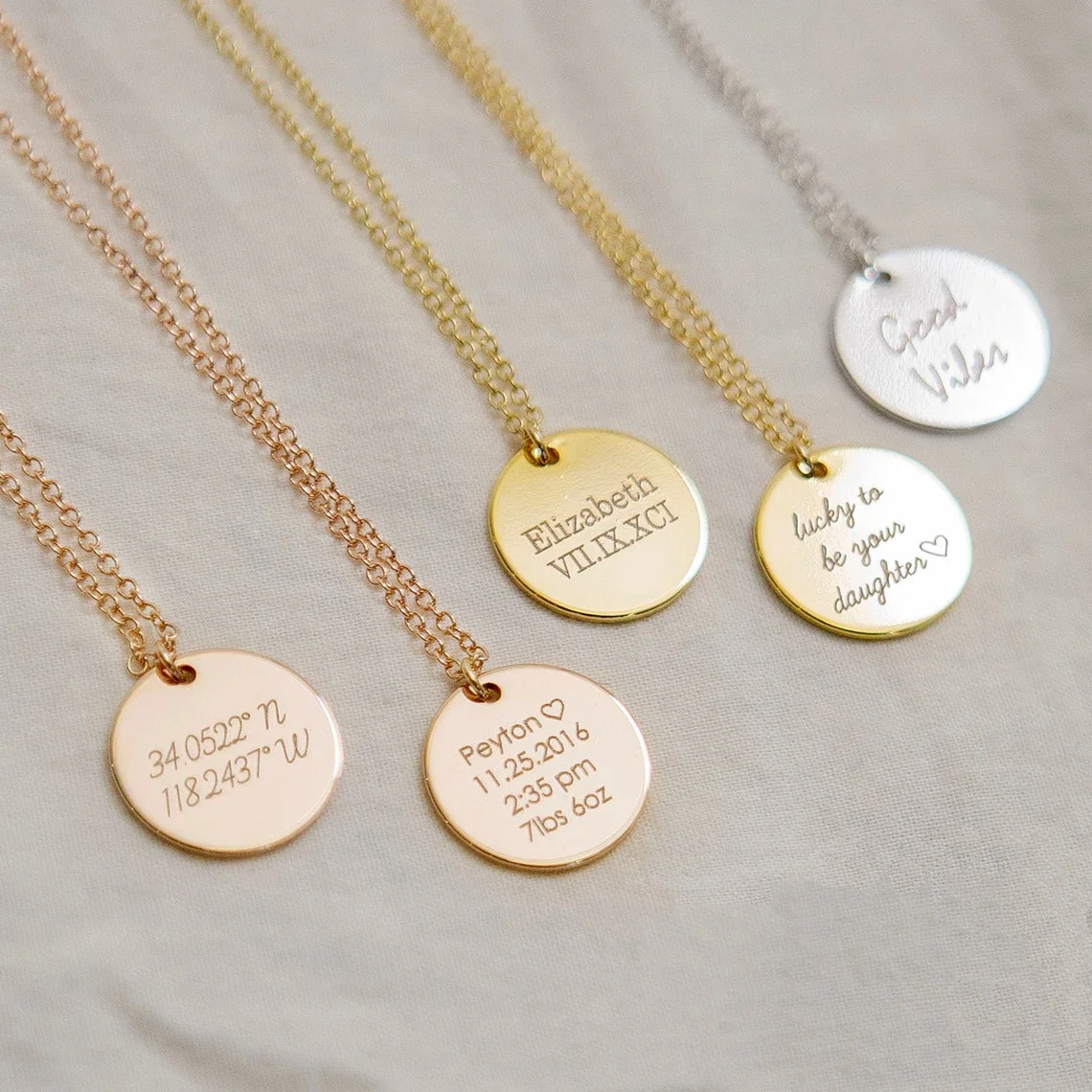 Collar con colgante redondo de - Birth Flower Necklace reseña y precio